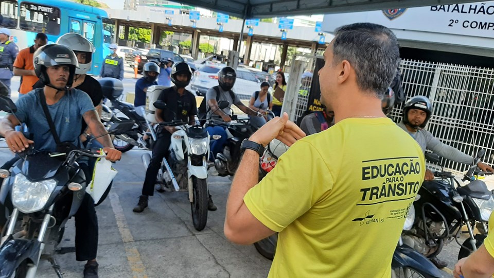 Equipamentos de segurança obrigatórios para motoboy e moto taxista