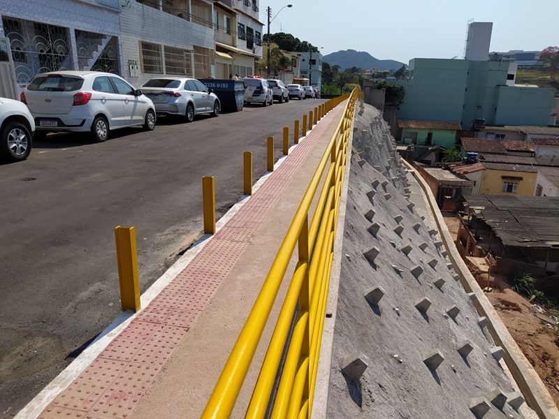 A Gazeta  Muro em estacionamento ameaça desabar em Cariacica