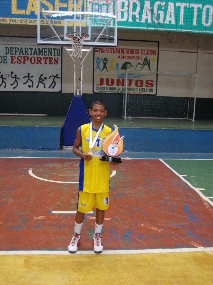 Jogadora brasileira de basquete conhece pai, ex-atleta da NBA, aos 25 anos  - 11/06/2021 - UOL Esporte